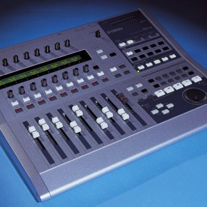 Yamaha 01X used for the "mobile" shows...